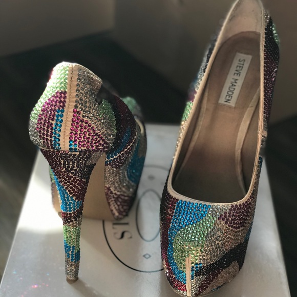 Statement Shoe! - Picture 2 of 6